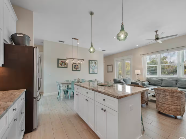Luxurious Beach Getaway on Anna Maria Island Steps to Beach